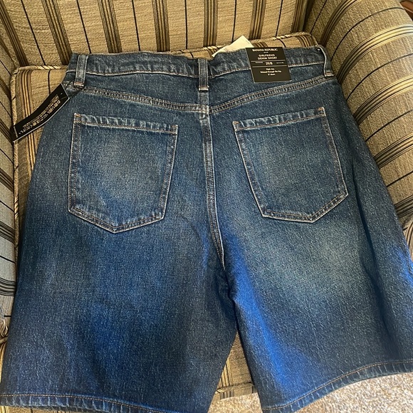 Banana Republic Factory Girlfriend Denim Short Sz.8 NWT - Picture 5 of 5